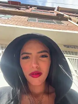 sylphiee  online show from April 2, 8:15 pm