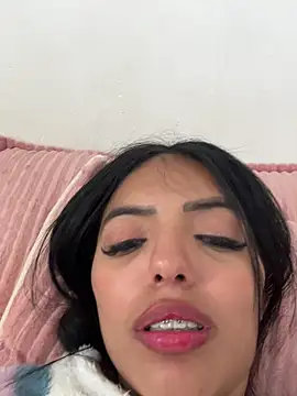 sylphiee  online show from March 12, 2:43 pm