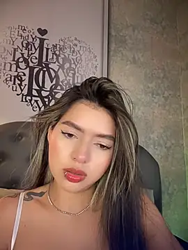 Snapshot of LolliePopsXXX chatting on May 2, 1:05 pm LolliePopsXXX online show from May 2, 1:05 pm