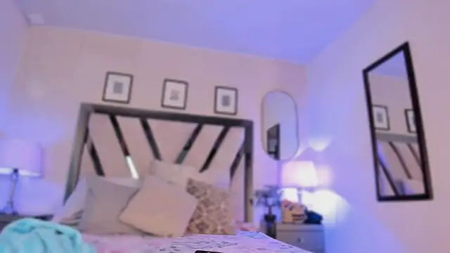 Violettaa Stone online show from April 8, 3:30 am