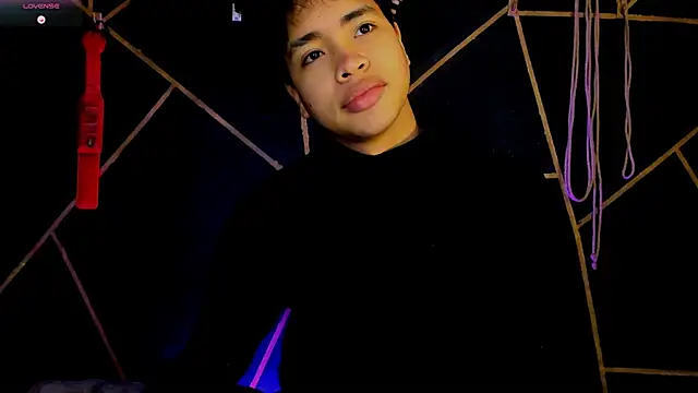 Snapshot of Lee_Colee chatting on May 24, 1:16 am Lee Colee online show from May 24, 1:16 am
