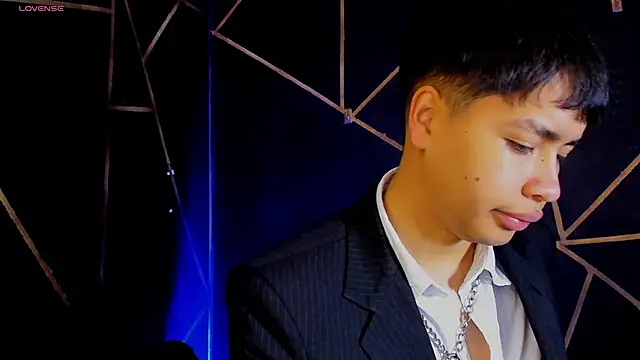 Snapshot of Lee_Colee chatting on May 1, 10:26 pm Lee Colee online show from May 1, 10:26 pm