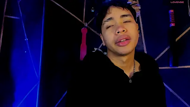 Snapshot of Lee_Colee chatting on May 6, 11:20 pm Lee Colee online show from May 6, 11:20 pm