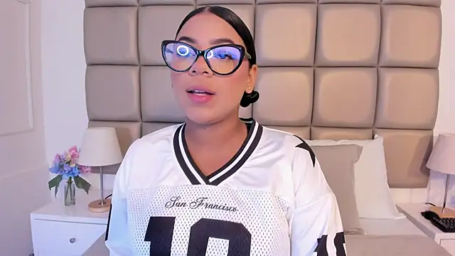 lilly williamss online show from April 25, 3:31 am