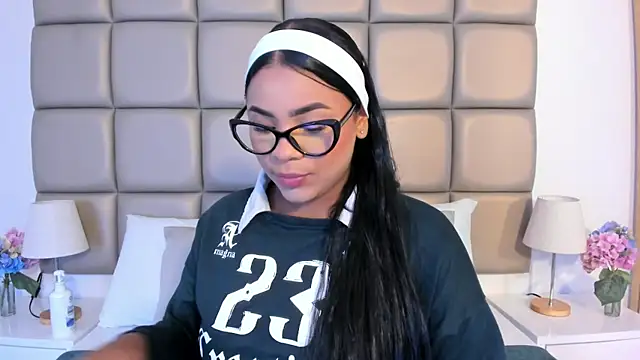 lilly williamss online show from April 24, 3:30 am