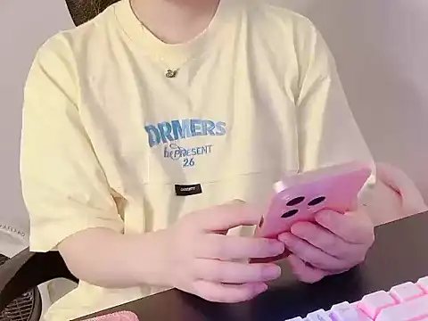 hunhun122 online show from April 26, 7:00 pm