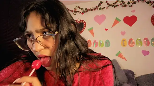 PaulaCutexs online show from April 11, 7:45 am