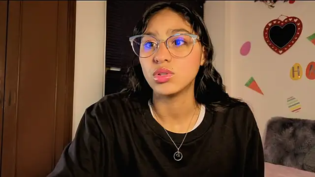 PaulaCutexs online show from April 10, 3:13 am