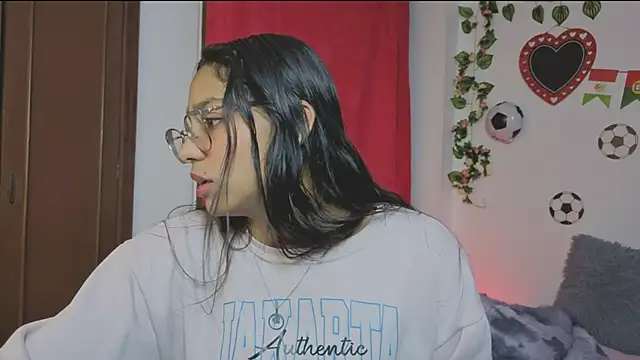 PaulaCutexs online show from July 1, 4:24 am