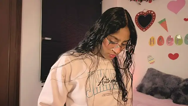 PaulaCutexs online show from April 6, 3:46 am