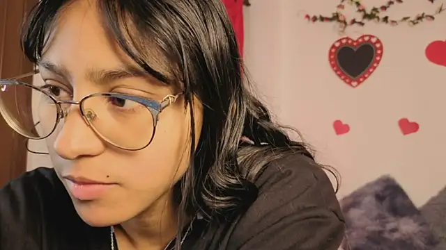 PaulaCutexs online show from May 5, 5:21 am