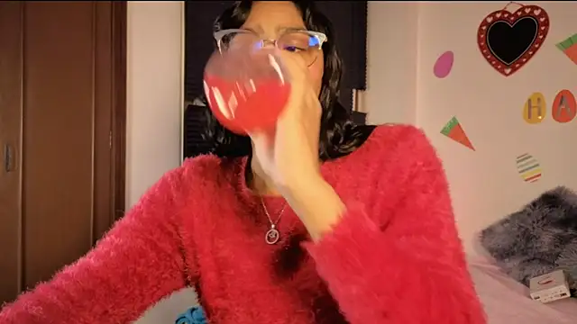 PaulaCutexs online show from April 11, 4:20 am