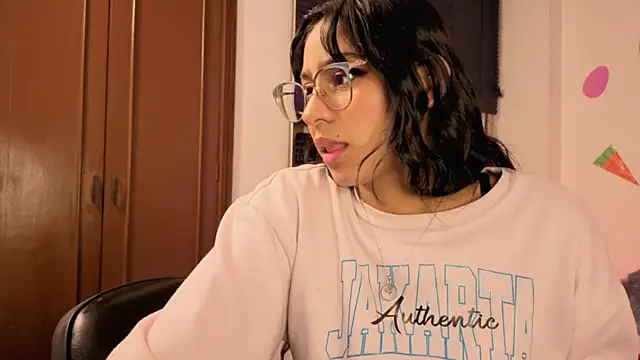 PaulaCutexs online show from April 12, 5:00 am