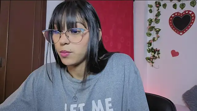 PaulaCutexs online show from June 5, 3:22 am