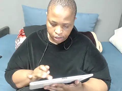 Bustydiva83 online show from June 25, 12:54 pm