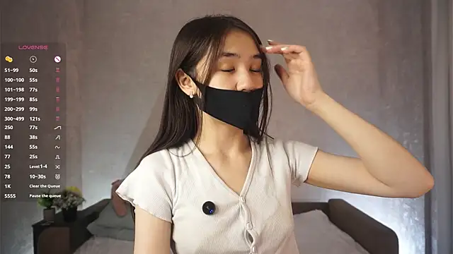 CherrylLlams online show from April 12, 5:49 pm