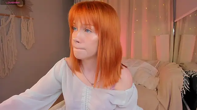 lisa sunny  online show from April 15, 7:58 pm