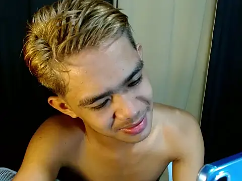 Snapshot of boynextdoorjosh chatting on May 27, 8:32 am boynextdoorjosh online show from May 27, 8:32 am