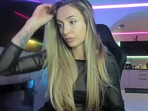 DreamyDee online show from April 28, 2:27 am