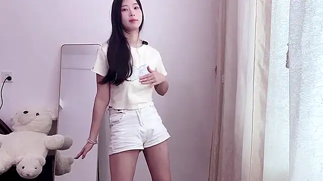 yiyibaby2026 online show from March 28, 2:12 am