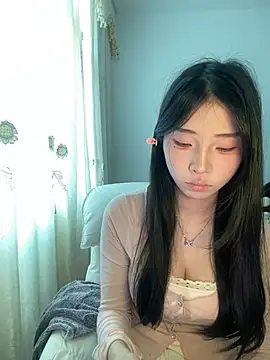 yiyibaby2026 online show from April 14, 3:33 am