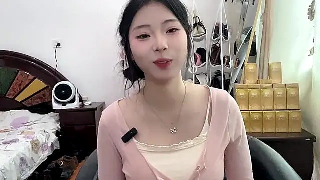 yiyibaby2026 online show from March 27, 3:04 am