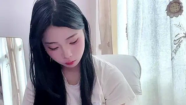 yiyibaby2026 online show from April 8, 2:24 am