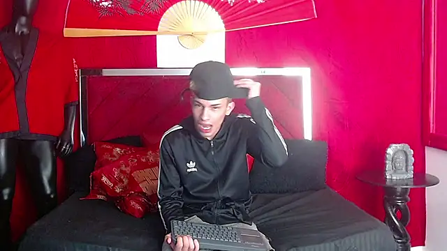 Snapshot of Naughty_Couple13 chatting on March 14, 12:33 pm Naughty Couple13 online show from March 14, 12:33 pm