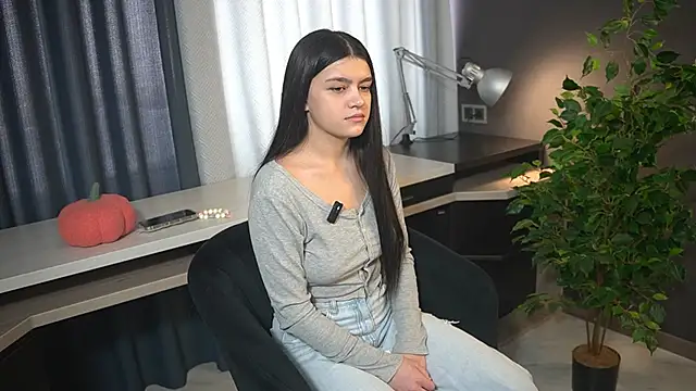 DevoraHondel online show from March 12, 8:18 am