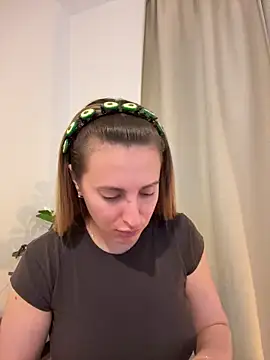 EvaRyen  online show from May 14, 4:48 pm