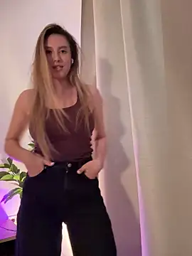 EvaRyen  online show from April 6, 3:35 pm