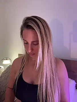 EvaRyen  online show from July 13, 4:39 pm