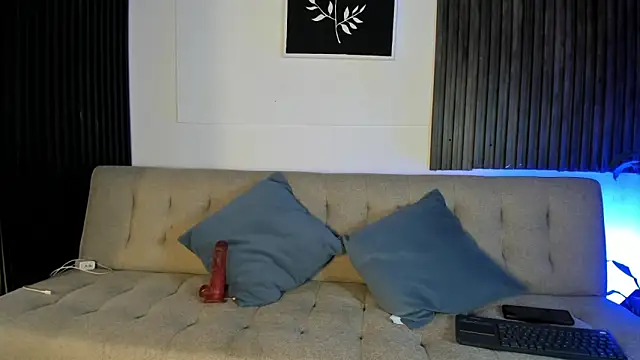 Safiro Evans online show from April 17, 2:31 pm