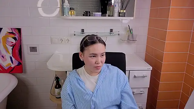 MinLipski online show from March 18, 5:58 pm