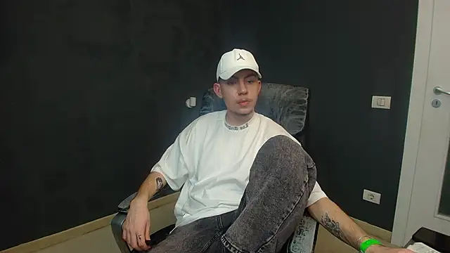 KrewVaughn online show from March 15, 7:48 am