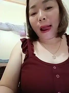 SingleeMomm online show from June 22, 5:54 pm