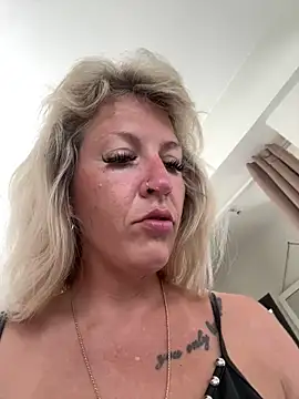 AtomBlondy online show from May 17, 6:57 am