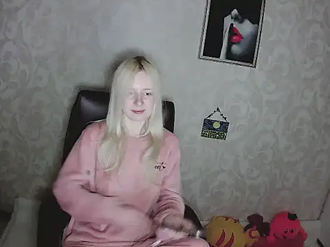 Snapshot of SilkMuseX chatting on March 18, 6:31 pm SilkMuseX online show from March 18, 6:31 pm