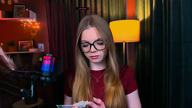 maddy moah online show from April 22, 4:52 am
