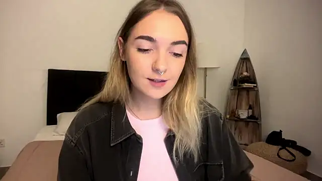 RoxyWet online show from April 19, 1:23 pm