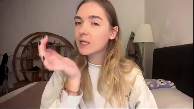 RoxyWet online show from June 15, 1:22 pm