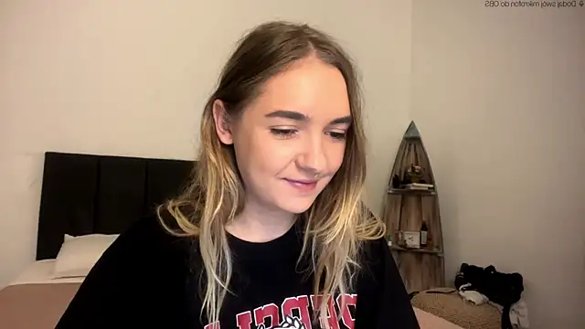 RoxyWet online show from April 23, 1:24 pm