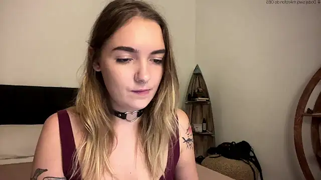 RoxyWet online show from April 22, 1:18 pm