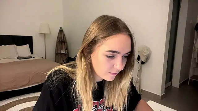 RoxyWet online show from March 24, 7:36 pm