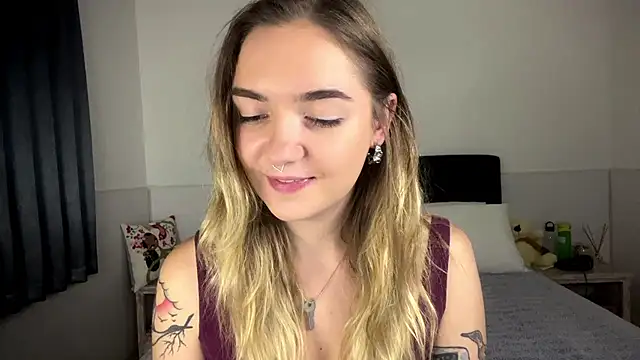 Snapshot of RoxyWet chatting on July 16, 3:09 pm RoxyWet online show from July 16, 3:09 pm