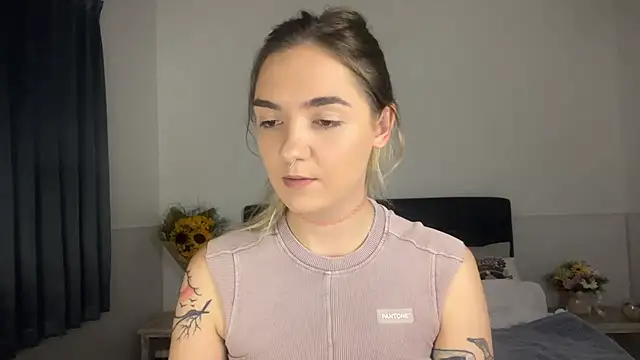 Snapshot of RoxyWet chatting on July 6, 2:24 pm RoxyWet online show from July 6, 2:24 pm