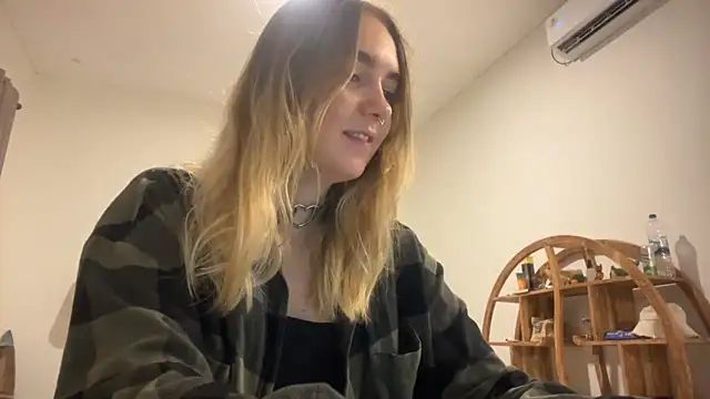 RoxyWet online show from March 15, 5:31 pm