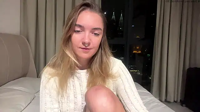 RoxyWet online show from May 25, 2:49 pm