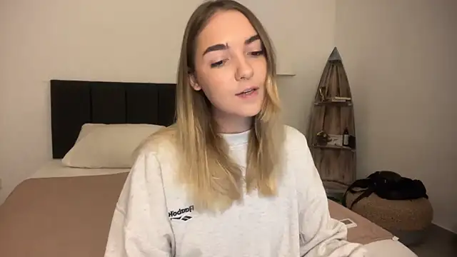 RoxyWet online show from April 2, 1:29 pm