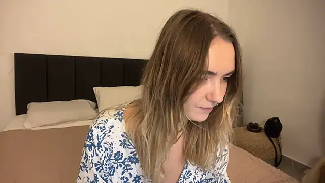 RoxyWet online show from April 8, 1:23 pm